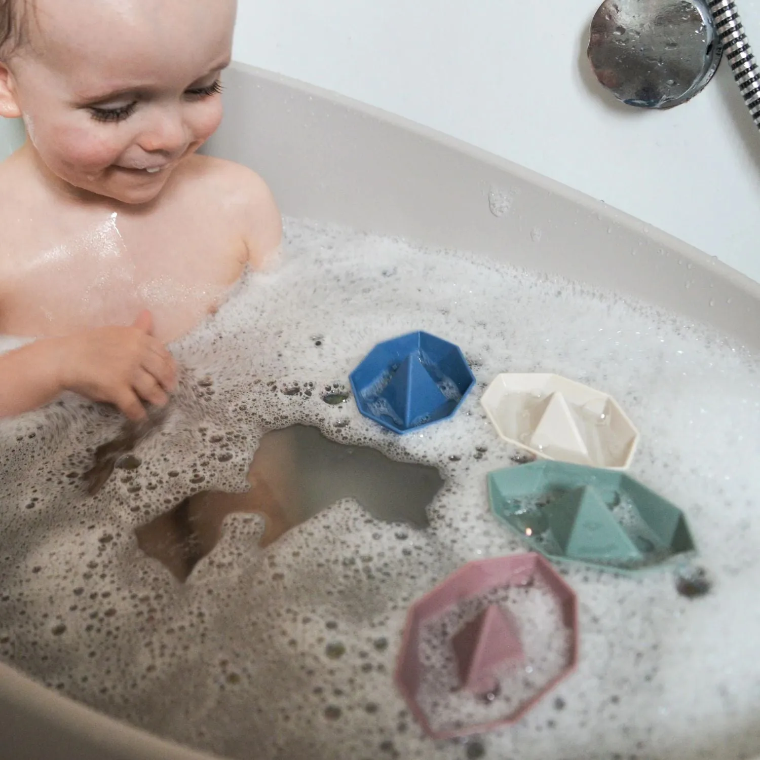Shnuggle Stack 'n' Sail Bath Boat Toys